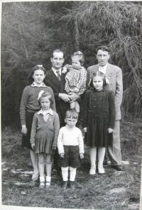 Brother Pavel Čížek and ex-husband Rudkovský with children