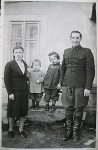 Libuše Rudkovská with ex-husband and daughters in Tisá