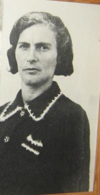 mother Soňa Rivcová(Chýšová)-1938-Luck
