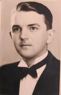 Zbyněk Bezděk, graduation (matriculation) photograph - 1938