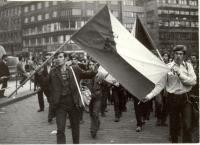 1968, srpen, Václavské náměstí, krev oběti na státní vlajce