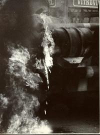 1968, srpen, jak zapálit tank: "Vytáhněte jejich krumpáč, prokopněte sud a škrtněte sirkou"