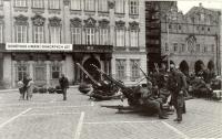 1968, srpen, Praha, Staroměstské náměstí, okupanti se nechtějí fotografovat