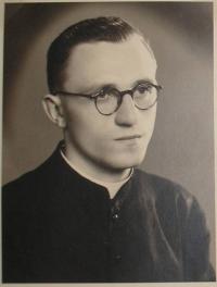 Bernard Bokor v prvním ročníku katolického semináře