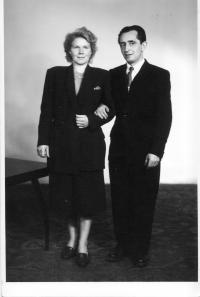 Erika Bednářová s manželem Oldřichem-1952