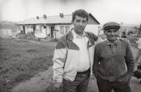 V romské osadě v Levoči, 1978 (L. Goral vlevo)
