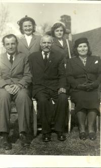 Rodina Šalamunova s dědečkem