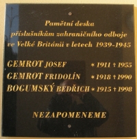 A memorial plaque at the town hall in Rychvald 