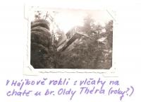 V Hájkově rokli s vlčaty na chatě u br. Oldy