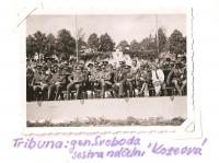 Sraz Jiráskovy východočeské oblasti - Josefov 1946 - tribuna (generál Svoboda, sestra náčelní Koseová