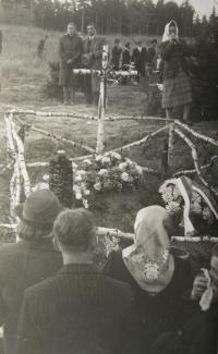 Zákřovský žalov v roce 1945 v lese u Kyjanic-na tomto místě byli muži zavražděni a spáleni