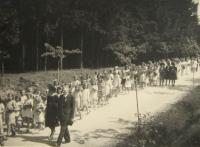Pohřeb zavražděných mužů při zákřovské tragédii-14. května 1945 (2)