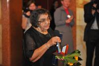 Emilie Machálková dostává medailí „Za svobodu a demokracii“ (2012)