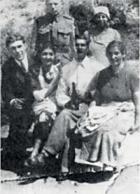 Bratranec Eduard s rodiči a sestrami - všichni zahynuli v Osvětimi