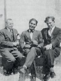 Strýc Tomáš (uprostřed) se spolužáky z práv