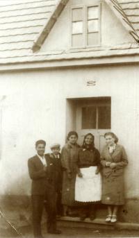 Family photo before housedoor
