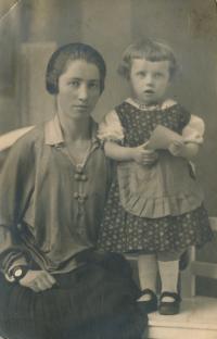 x12-sestřenice Jožka se svou maminkou