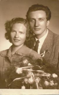 x25 - Josef a Blanka Císařovských (svatební foto 1949)