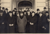 Národní souručenství-uprostřed E. Hácha, první řada zprava Malypetr, vedle strýc Jindřich