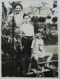 Tom with mother and younger brother
