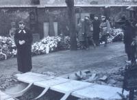 Jakub S. Trojan na Olšanských hřbitovech 25.1.1969 na rakví Jana Palacha