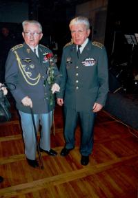Nejstarší a nejmladší pilot RAF - Fr. Peřina a Emil Boček