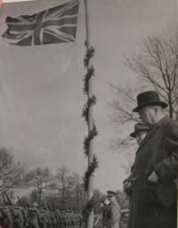 Winston Churchill and Edvard Beneš standing at the flag of Great Britain