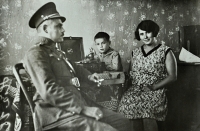 Karel Brhel s rodiči Františkem a Anežkou / rozenou Křendkovou / Opava / asi 1932