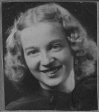fotografie jeho manželky za svobodna - Jarmila Brandejsová, narozená 1929