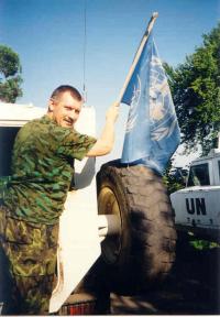 Jaroslav Kulíšek s vlajkou OSN
