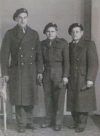 Hazebrouck, 24.4.1945, zleva Josef Adámek, Příhoda a Kubica