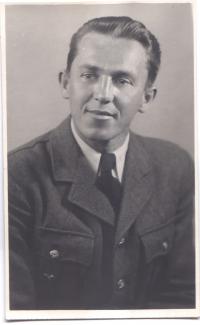 M. Černý v roce 1945