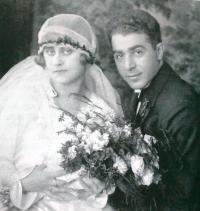 Svatební fotografie rodičů: Kateřina Steinerová a Bedřich Stecklmacher, 25. 3. 1928