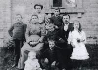 Rodina učitele Josefa Vlka (1907)