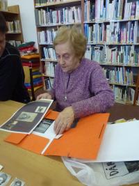 Doris Grozdanovičová is showing the photos