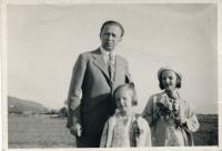 Dagmar s otcem a mladší sestrou 