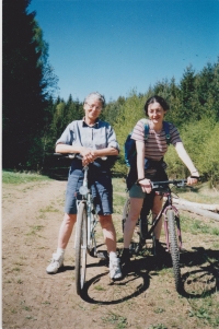 Helena Illnerová s dcerou na jaře 2003