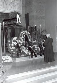Bohumír Aleš (Axman) at funeral