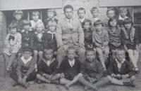 The second grade of elementary school in Šumperk in 1930 (the witness is in the upper row, the third from the right).