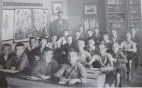 Třetí třída čs. školy obecné v Šumperku v roce 1930 . 