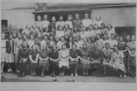 Girls' secondary school in Brno, school year 1938/1939. Sylva Jeralová: second from left, Daruše Burdová, far right, both second row