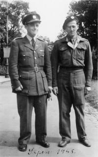 Otto Grant (right) a Jiri Grant, Prague, 1945
