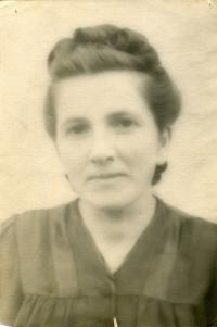 Фотографія на паспорт. П. Марія Микитка. Хабарівський край. 1956 р.