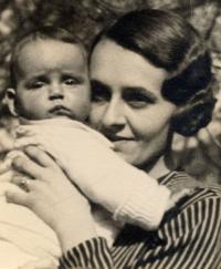 Nikolits Andrea és édesanyja, 1933