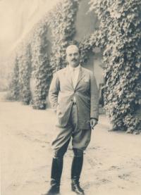 Rudolf Czernin na zámku v Dymokurech 