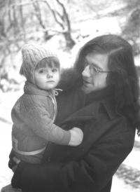 Se synem Vavřincem na procházce na Vyšehradě, 1971