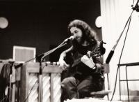 Jaroslav Hutka performs in Sweden, 1979