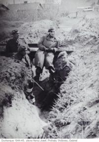 Dunkerque 1944-45 (zleva Josef Hercz, Prchala, Vrdlovec, Gabriel)