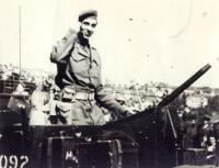 Josef Hercz na přehlídce v Praze 1945