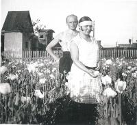 1931 Hedvika a Isidor Stingl na předměstí Bíliny